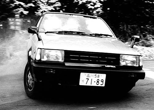 FFながら軽さと有り余るパワーで、GTカーのような走りが可能になった。当時日産はスカイラインやブルーバードなどにターボを搭載し、DOHCのトヨタに対抗した