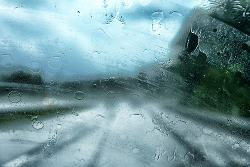 関東も梅雨入り 運転時のギラギラ視界を防ぐには クルマの達人 自動車情報誌 ベストカー