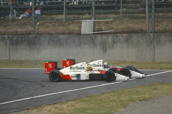 写真は1989年の日本GP。当時、マクラーレン・ホンダでチームメートだったプロストとセナは接触し、プロストがチャンピオン獲得。翌年プロストはフェラーリに移籍したが、2年連続でセナと絡み、今度はセナがチャンピオンを獲得した