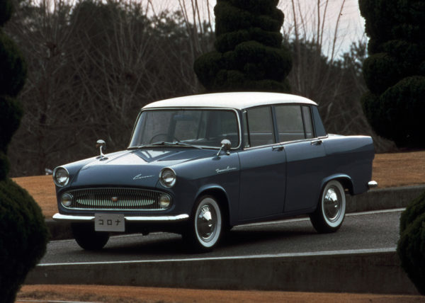 1960年／トヨタコロナ2代目／当時のオペルレコルトに似ているといわれるも、こちらのほうがジャパンテイストの端正なデザイン。フロントグリルは日本の格子戸を思わせる