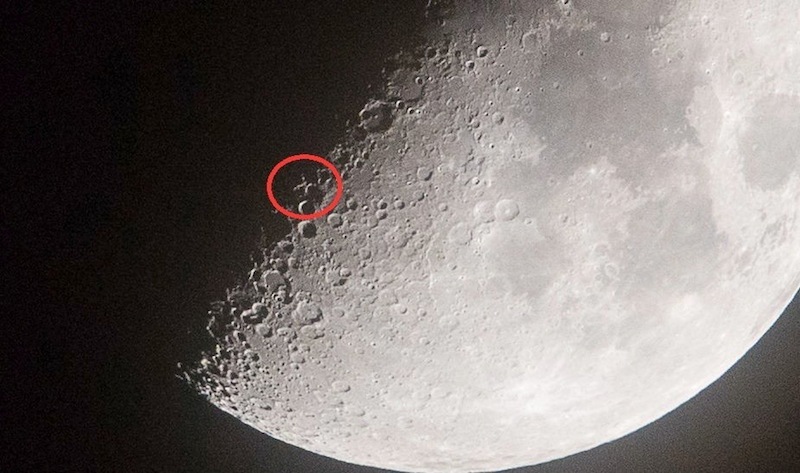 当日は天体ショーも月面のクレーターに「Ｘ」の文字が浮かび上がっている（赤い○のなか）。<br>当日は微妙に曇っていたのでこれが限界…<br>