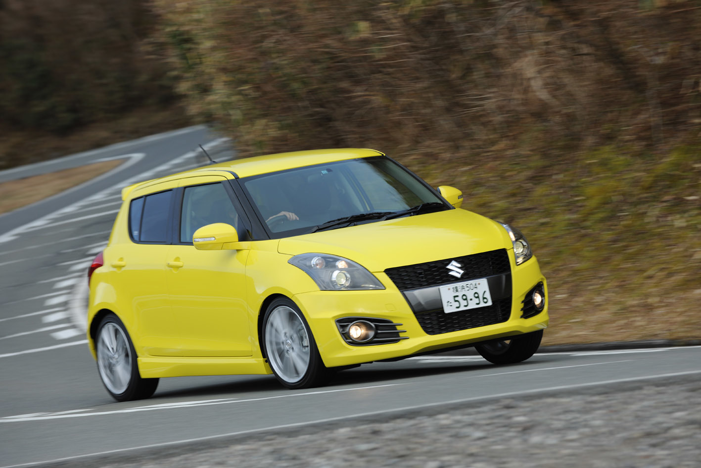 スズキ　スイフトスポーツ　ZC33S ZC32S ZC31S 3台セット 11月が本格的にスタート！3台のスイフトスポーツが並ぶ屋根付き駐車