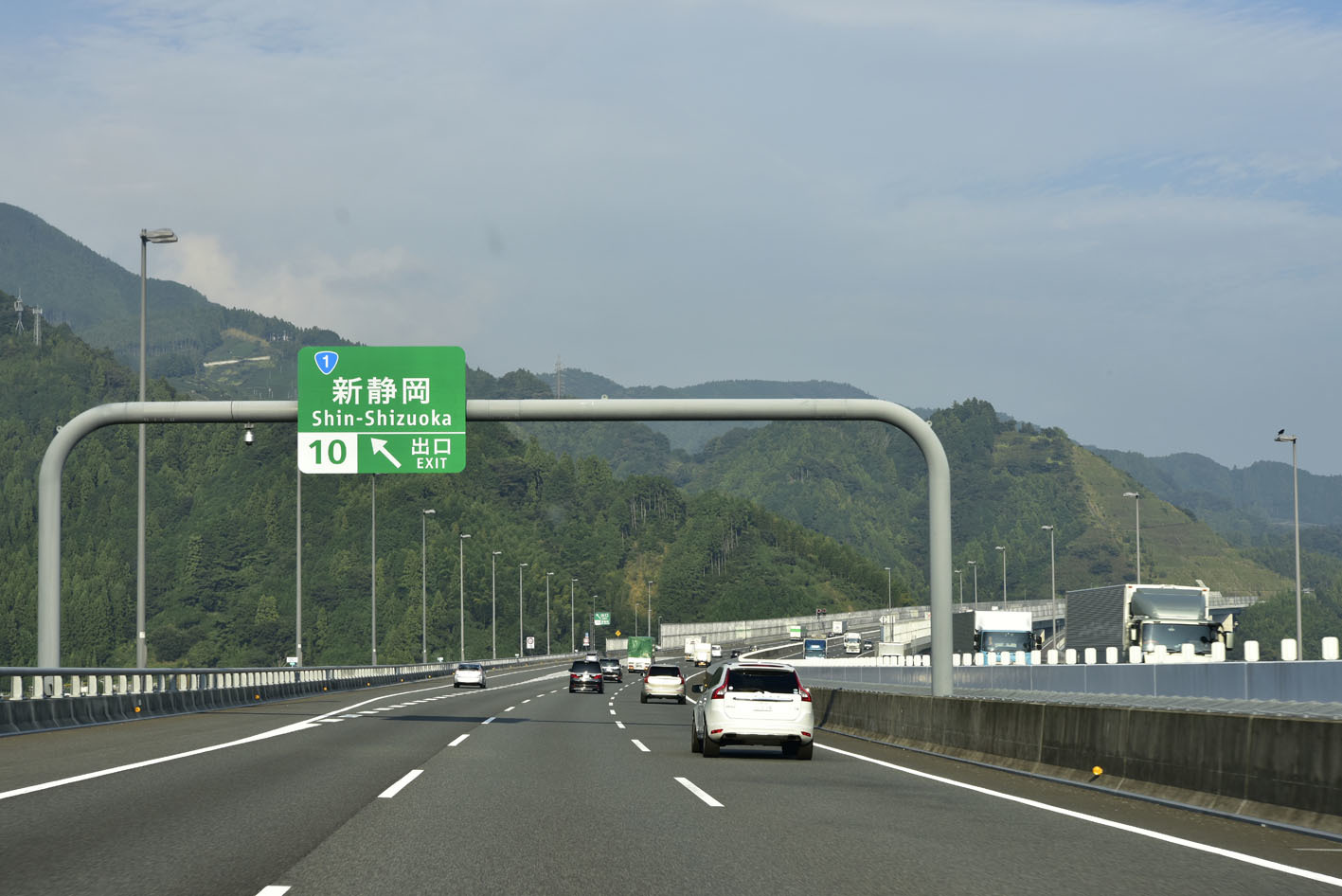 11月から新東名で、12月から東北道でまずは最高速度制限110km/hに引き上げ開始