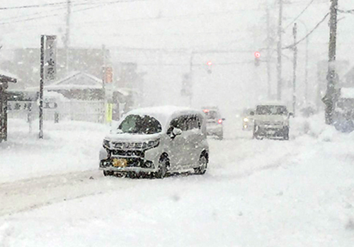 大雪が降っている雪国から帰ってくると、天井に大量の雪が残ることもあるが、降雪が落ち着いた場所で、可能ならば雪落としをしてもらいたい