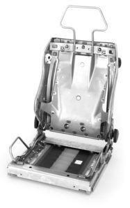 レカロが日本で独自開発したシート骨格。面で体を支えるモノコック形状が特徴
