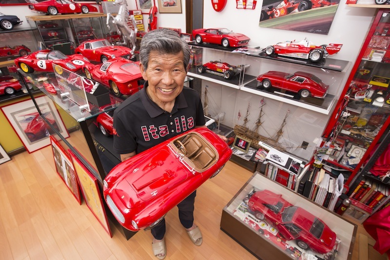 山田さんは定年後にコツコツとフェラーリを作り始めた。年間2台のペースで制作中だ。1/6スケールはとっても大きい!!
