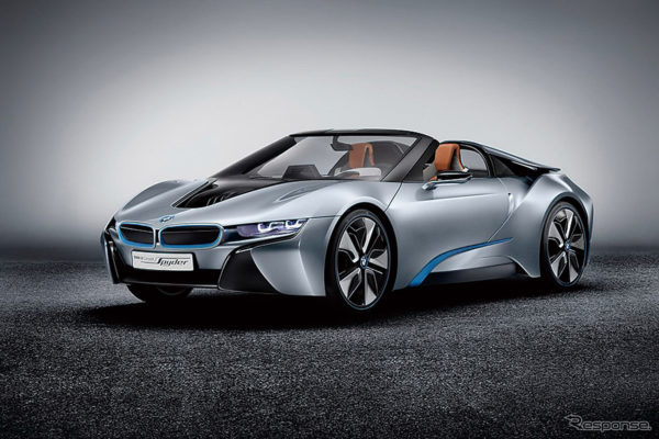 【BMW i8スパイダー】2013年のi8正式デビュー前、2012年にすでにオープンのi8コンセプトスパイダーは公開されていた。最初からオープンありきで計画されてきたのがわかる。この５月、2018年にはデビューすることが正式に発表された。価格は当然高くなるハズで2000万円級