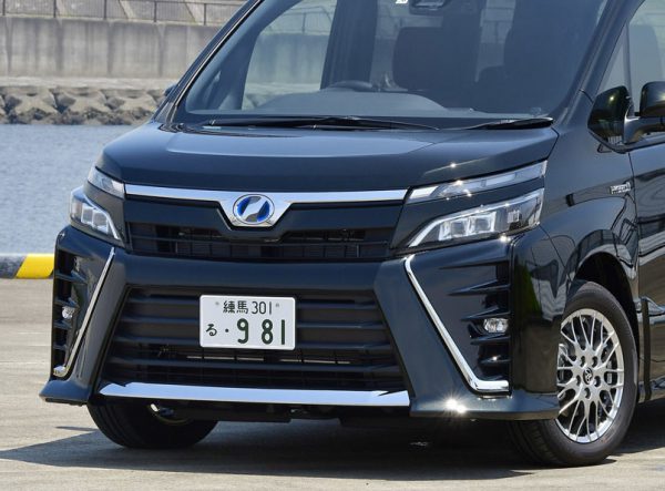 送料込み☆新品４本セット　18×7J ☆C-HR・ノア・ヴォクシー・マツダ3 共豊 90系 ノア ヴォクシー 選べるホイールセット CIRCLAR SMACK 17
