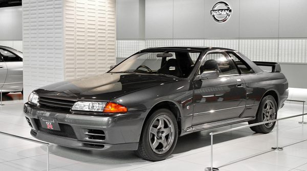 R32スカイラインGT-R、1989年発売、新車時価格445万円（93年に発売したVスペックは526万円）