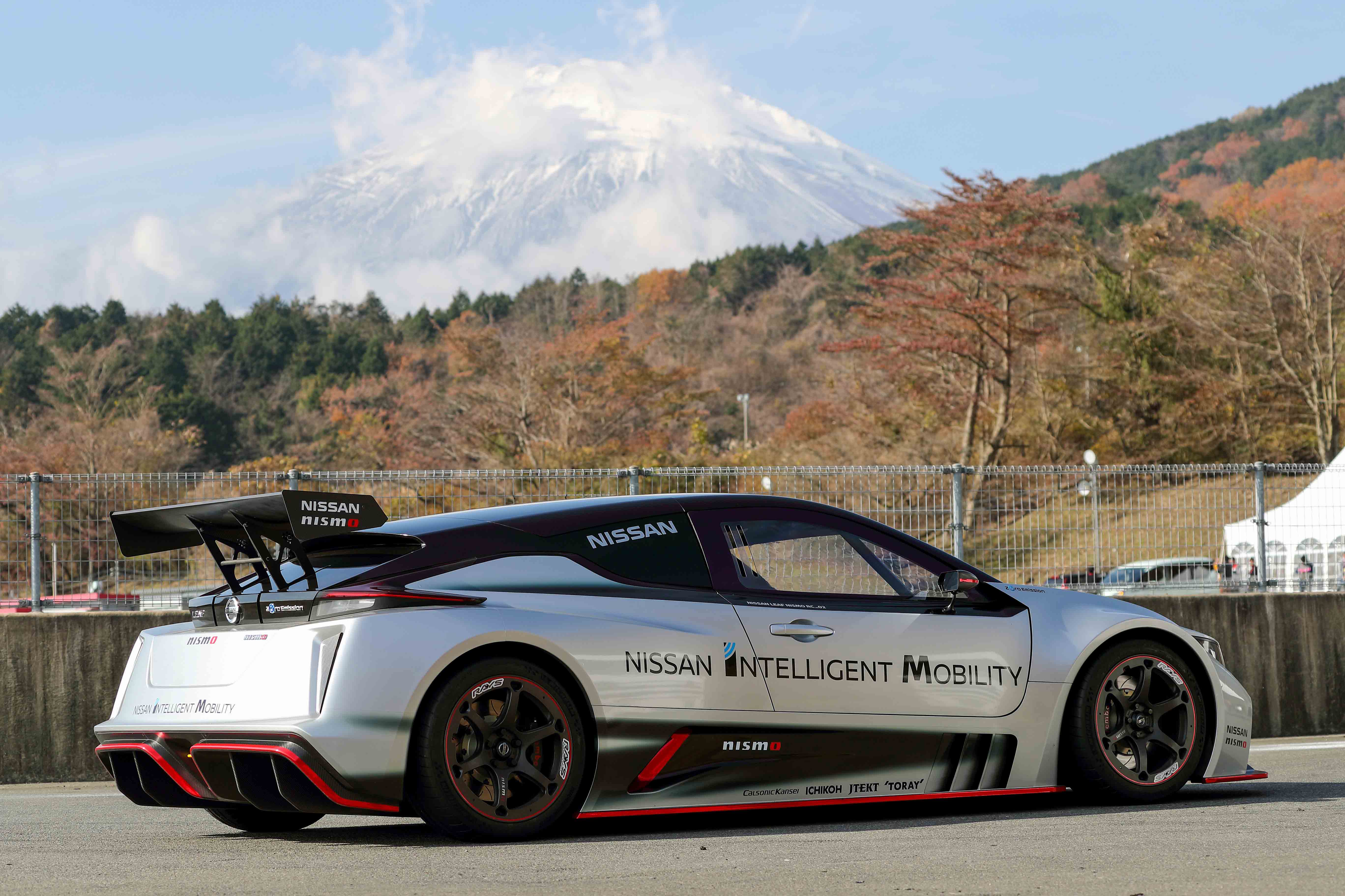 日産リーフnismo Rcの驚愕度 Ev界の野獣解放 ツインモーターawd 自動車情報誌 ベストカー