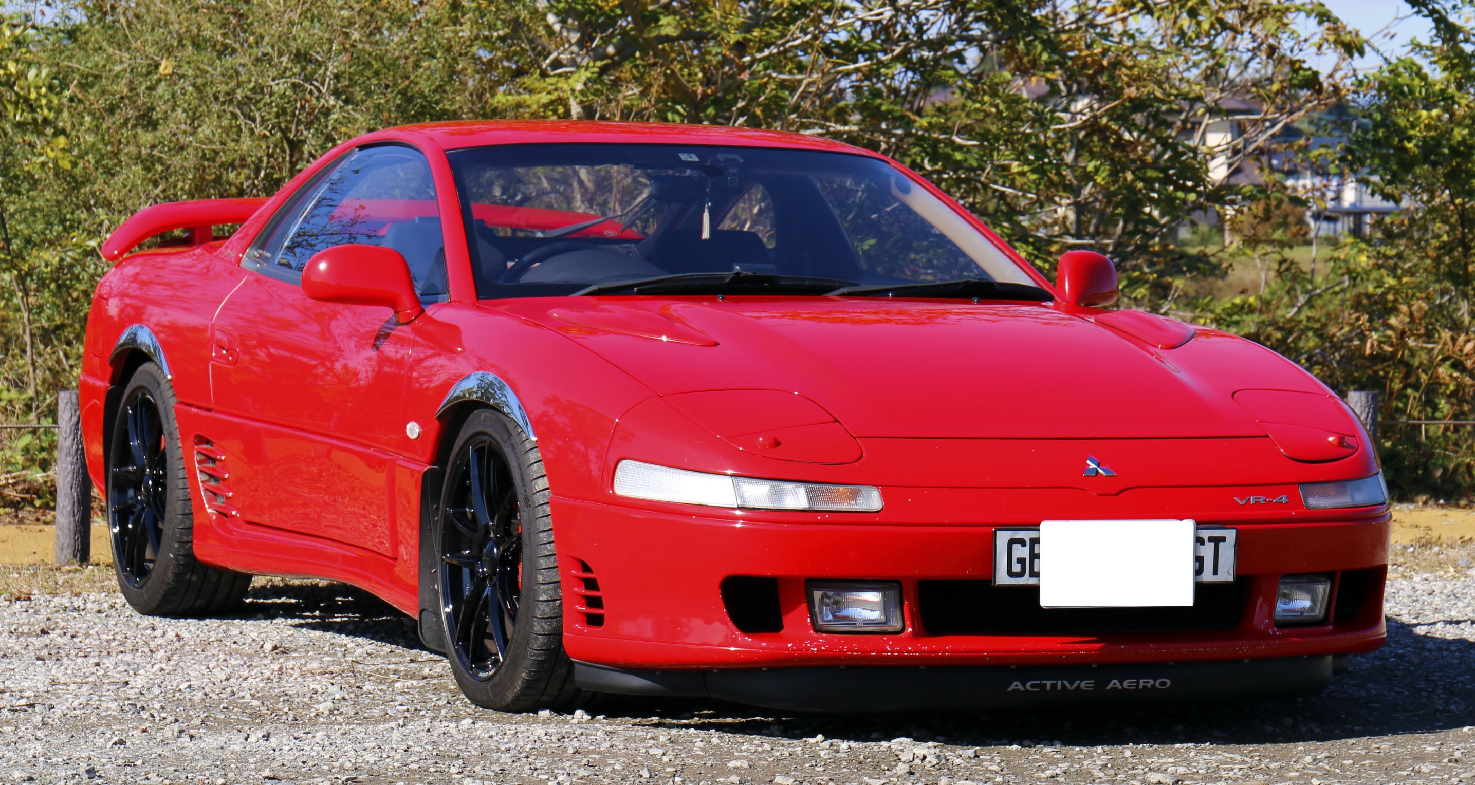 1990～2001年。1989年東京モーターショーで三菱・HSXとして参考出品され、翌年GTOとして誕生。V6ツインターボ、排気量2972㏄、280ps／42.5㎏mを発生。全長×全幅×全高：4555×1840×1285㎜。駆動方式は4WD