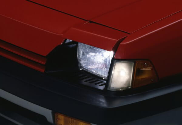 クルマを古くさくする最大の要因 ヘッドライトはなぜ黄ばんだり曇るのか 自動車情報誌 ベストカー