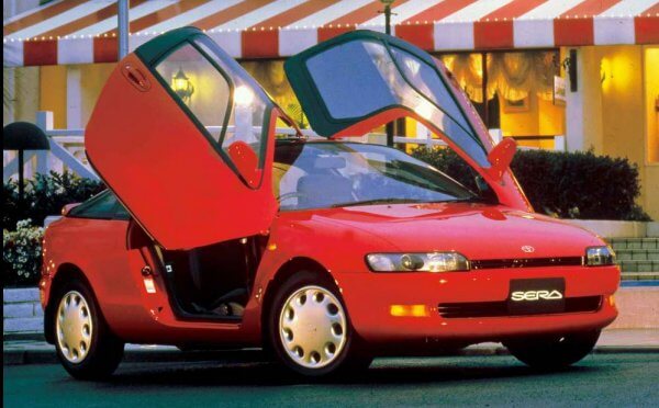 1990年に登場したガルウイングドアを持つトヨタセラ<br>