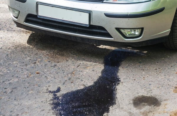 駐車したクルマの下から液体が クルマトラブル一発解消 これってどこが壊れたの 自動車情報誌 ベストカー