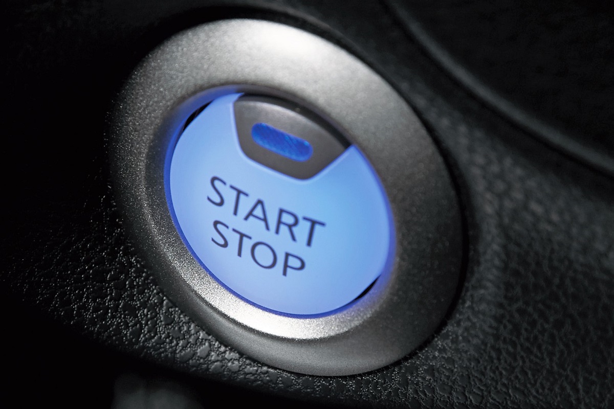 キーを捻る は死語 エンジン始動 なぜボタンが主流に プッシュ式の利点と注意点 自動車情報誌 ベストカー