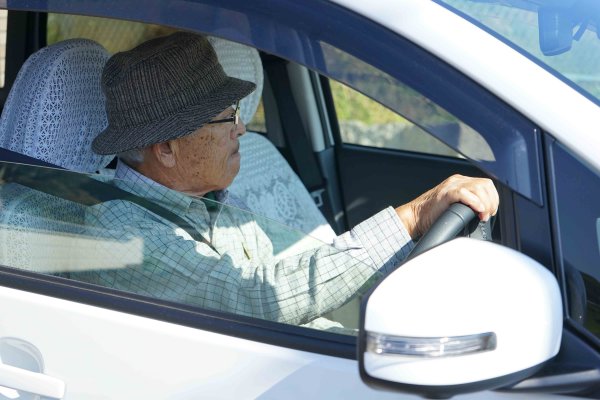 運転免許を自主返納したくない高齢者の方も多いだろう。はたして解決策はあるのだろうか？