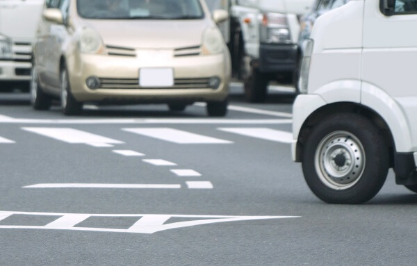 右折車と直進車の事故を減らせ なぜ直進車は逮捕されたのか 自動車情報誌 ベストカー