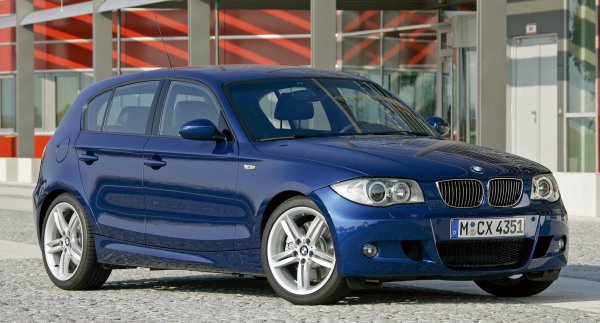2005年10月、初代BMW1シリーズに追加された3L、直6を搭載する130i