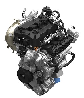 新型では129ps／20.5kgｍを発揮する1L、直3のダウンサイジングターボエンジンが新設定される予定。ハイブリッドも新たに2モーター式のシステムへと変更される