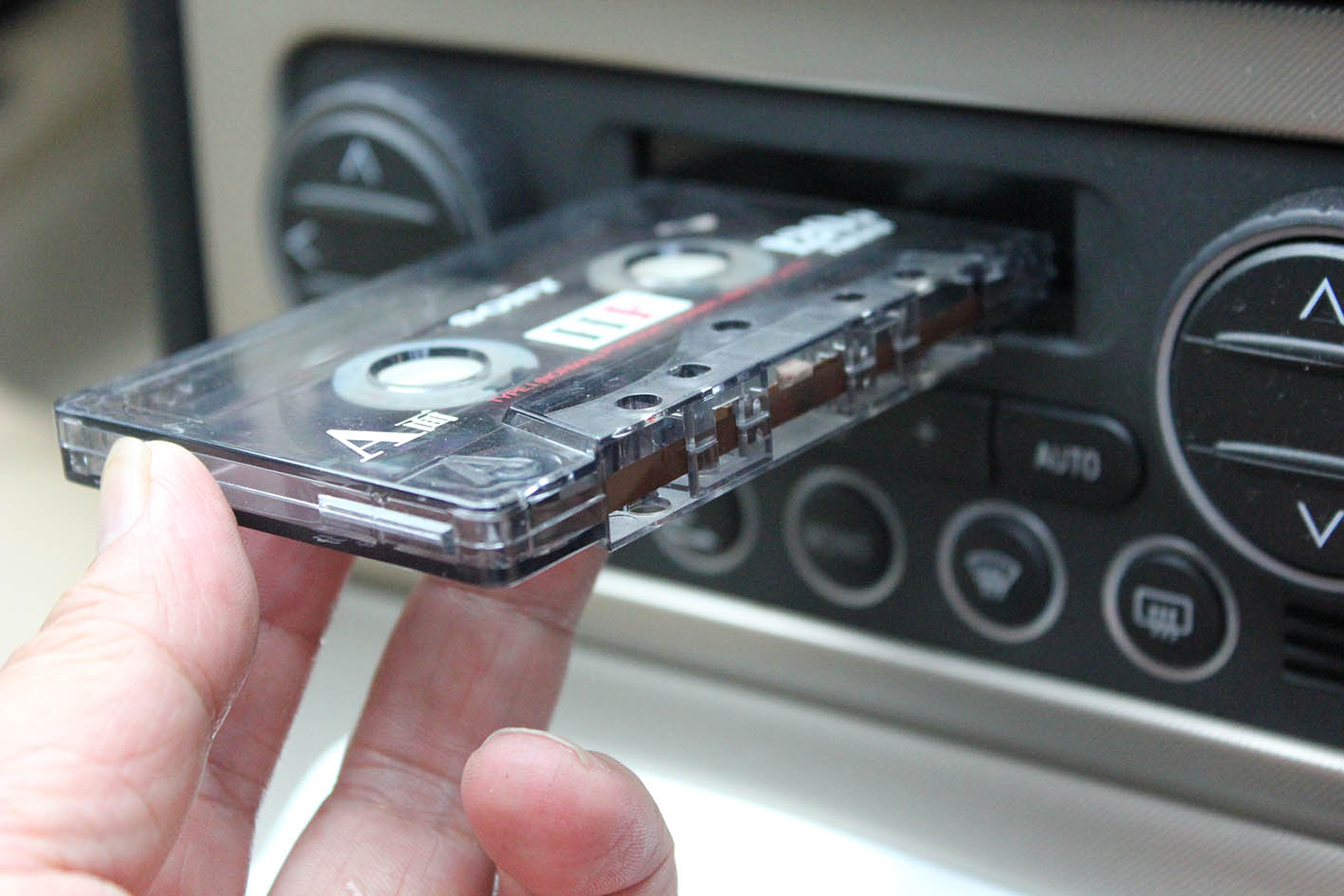 車 で カセット テープ を 聞く 方法