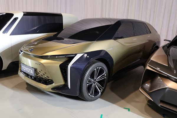 トヨタが発表した次世代クロスオーバーのモックアップモデル