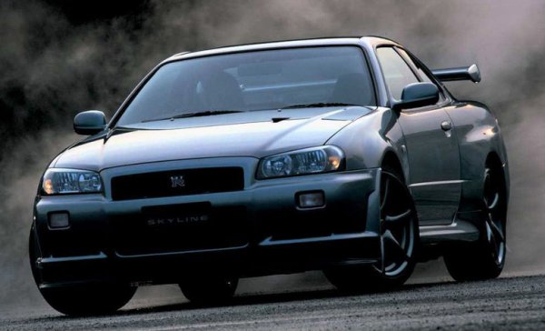 1999年1月8日に発売されたR34GT-R。 新車価格は499万8000円 。排ガス規制の影響により2002年12月に販売終了