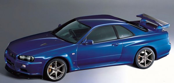 2000年10月のマイナーチェンジ時にVスペックに代わり登場したVスペックII。 <br>新車価格は 574万8000円 。NACAダクト付きカーボンボンネットが特徴