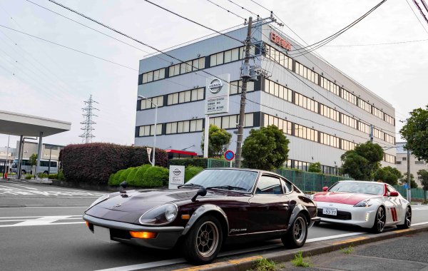 今回の取材では、神奈川県平塚市にある日産車体湘南工場を訪ねてみた。1969年に初代フェアレディＺは湘南工場で誕生（先代のフェアレディSP／SRもここで生産されていた）。Z生誕の地といえる同工場第1地区のZの生産ラインは「Ｚライン」と呼ばれるようになったといえば、スタッフのZに対する思い入れがわかるというものだ。Ｚ33型が栃木工場で生産されるようになった後、湘南工場は2010年に第１地区の約半分が閉鎖され、「Zライン」は40年の歴史を閉じた。売却された土地は現在ではショッピングセンターになっている   