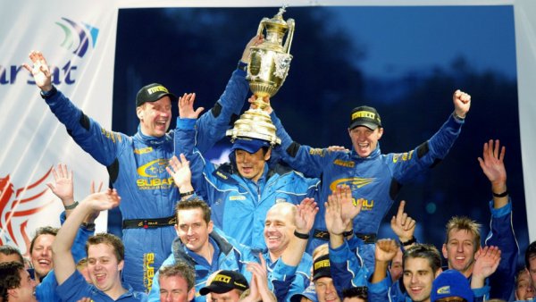2003年のグレートブリテンラリーでのひとコマ。シーズン4勝を果たし、獲得ポイントは1点差の72点でペター・ソルベルグがドライバーズチャンピオンに輝いた