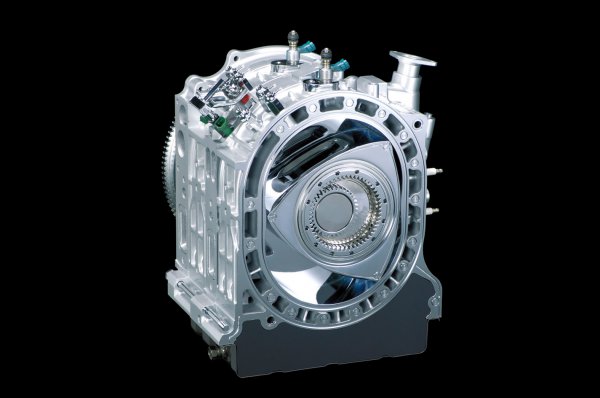 東京モーターショー2007で、次世代ロータリーエンジンとして出品された16X。排気量を800cc×2とアップと直噴化で、低速トルクと燃費を改善  <br>