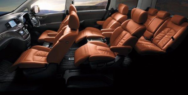 エルグランド特別仕様車(2020）ハイウェイスター ジェットブラックアーバンクロム 車内