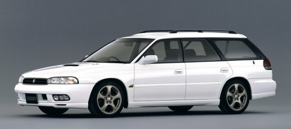 1996年6月に登場した「レガシィ ツーリングワゴンGT-B」。セダンの「RS」ともにMT仕様は280psを発生 