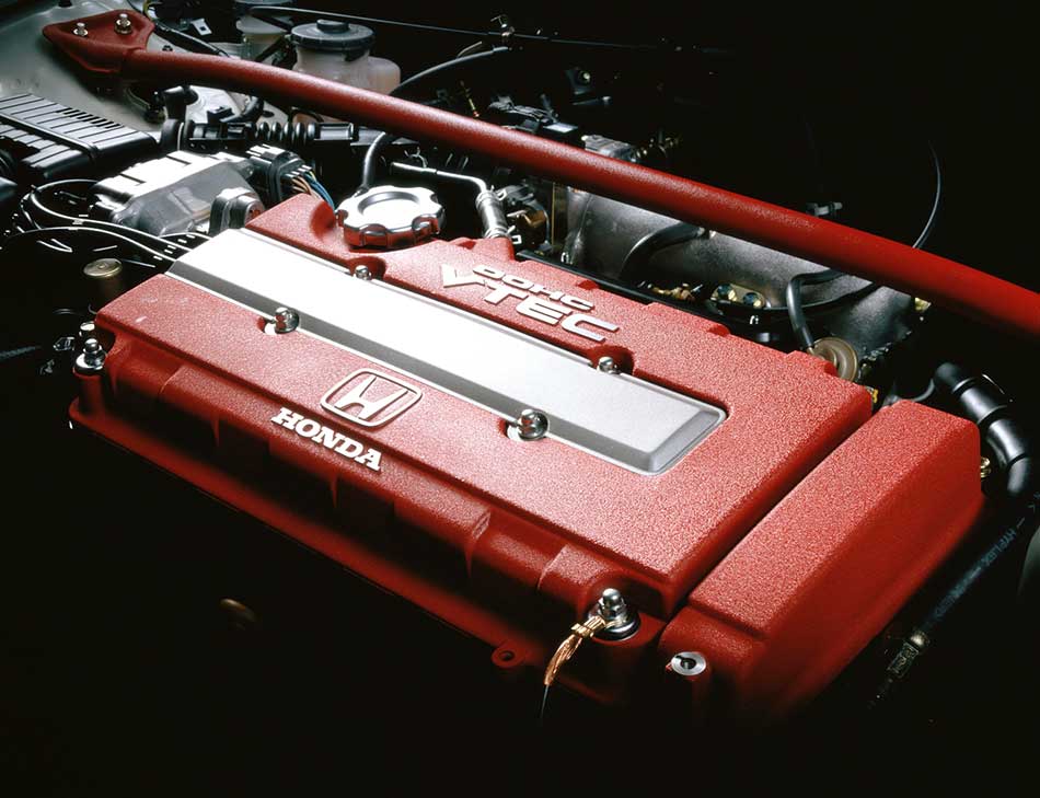 185ps/16.3kgmを発生する初代シビックタイプRのエンジン。赤いヘッドカバーがタイプRの証だ。2代目からはエンジンが2Lに