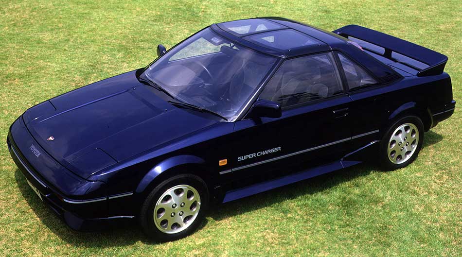 1986年以降の後期モデルには、写真のＴバールーフ装着車も用意された