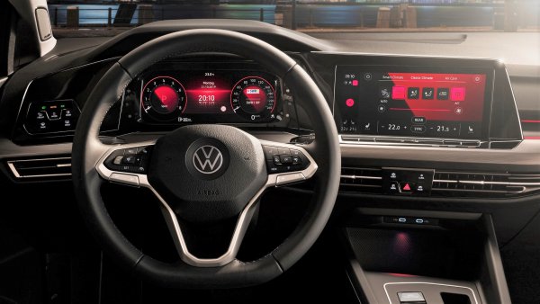 VWゴルフ8実車の画面。まさに一歩先行くデジタル時代にフル対応している