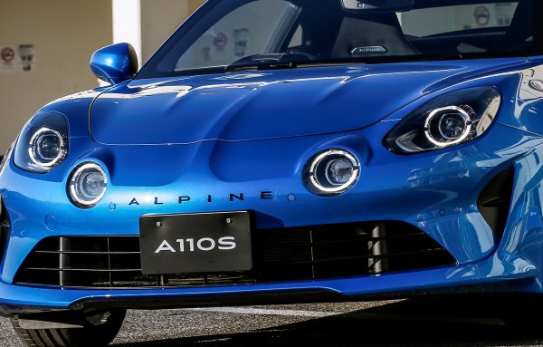 アルピーヌA110に追加の「S」の潜在能力とは? フランス最強スポーツカー降臨!!