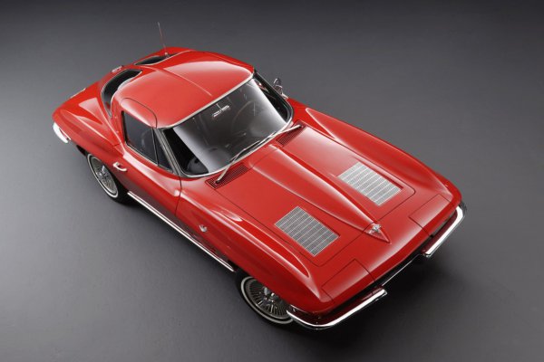 1963年／2代目。1963～1967年まで生産。この2代目、3代目と数種のスポーツカーコンセプトをデザインしたのは日系二世ラリー・シノダ