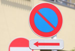 車に乗っていてもNG？ 駐車禁止の「誤認識」が横行する理由