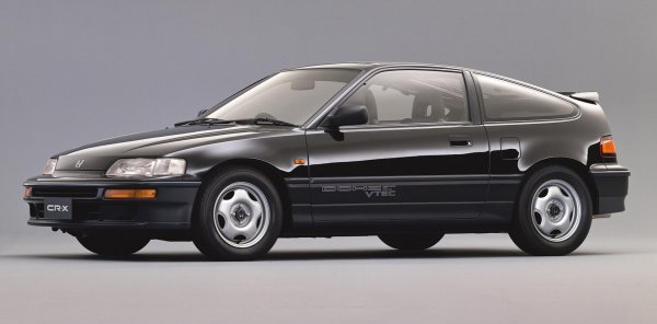1989年9月に追加された2代目CR₋X SiRは1.6Lで160ps、車重1000kgという今ではとても考えられないスペックを誇っていた