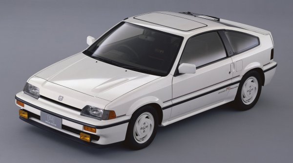 1985年9月にマイナーチェンジが実施され、ヘッドランプが固定式に変更。写真は1986年に発売された後期型のCR-X Si F1 Special Edition（特別仕様車）