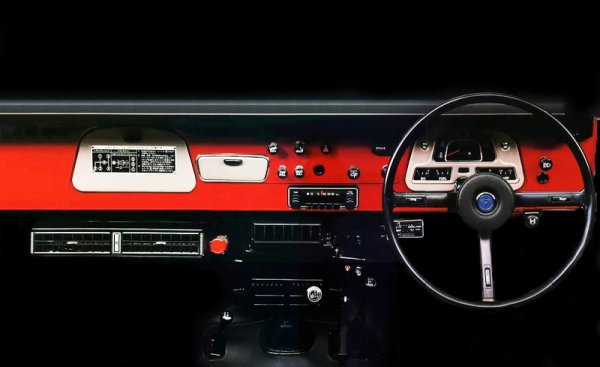 1973年式のBJ43Vのインパネ。台形のメーターや灰皿、グローブボックス、トグルスイッチなどレトロで懐かしさを感じる