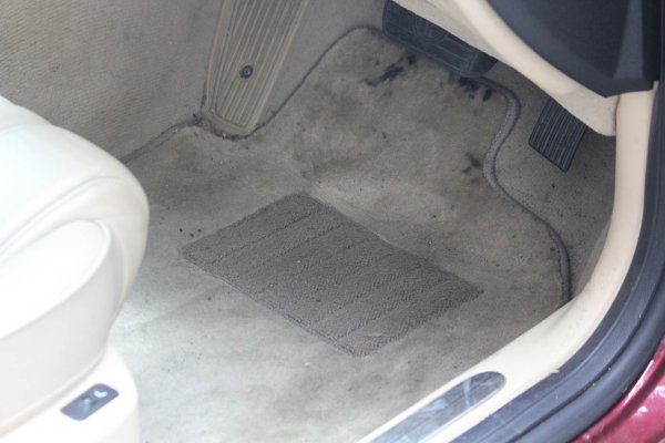 放置するとダニやカビの温床 車内掃除が大事な理由と手軽な方法 自動車情報誌 ベストカー