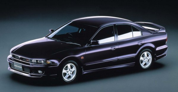 1996年8月〜2002年9月まで販売していた8代目ギャランVR-4も名車の誉れが高かったが、販売は苦戦。2005年、日本におけるギャラン全体の販売が終了