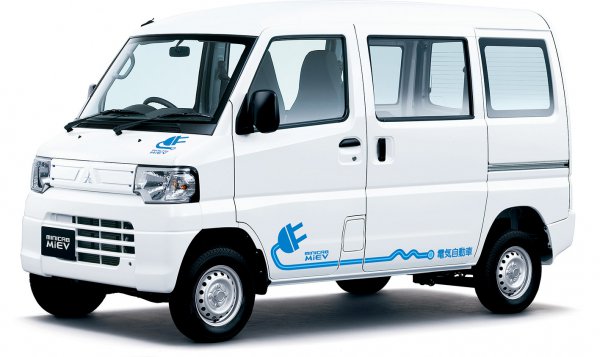 現在日本で唯一の軽EVとなるミニキャブMiEV。価格は180万1800～219万100円。事業用のクルマとして活躍中