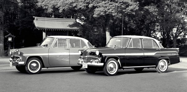 初代グロリアは富士精密工業（後のプリンス）の高級車として1959年にデビュー
