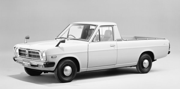 ダットサンサニートラック。サニーの派生車として1967年に登場。1985年から日産ブランドに変更