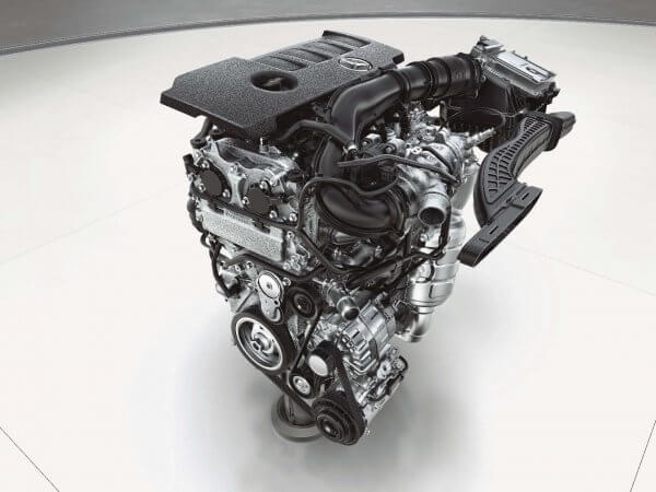 ガソリン仕様は、2.0L4気筒DOHCターボエンジンで、最高出力224ps、最大トルク350Nmとパワフル。GLBでは、４MATICとの組み合わせとなる