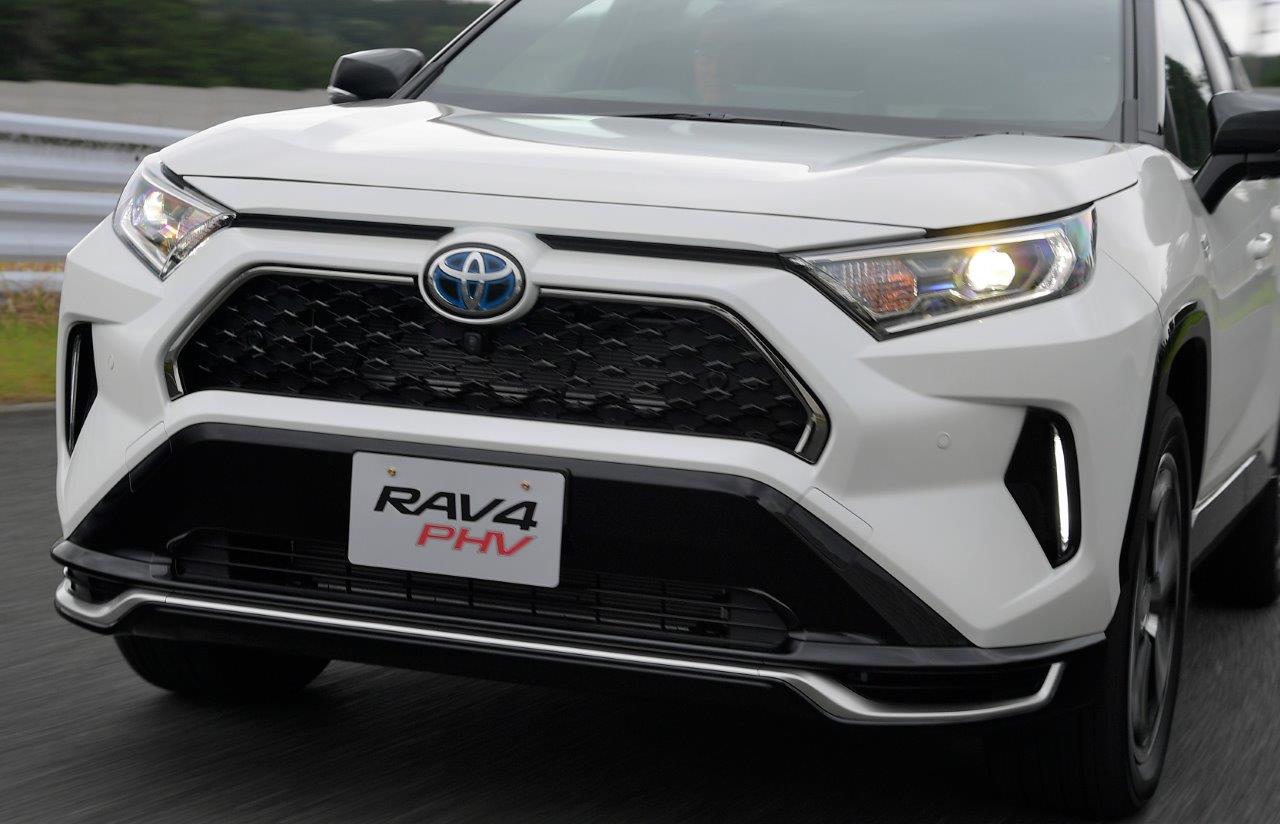 Rav4 Phv売れまくり事情と抱えた課題 爆速受注殺到で受注一時停止に 自動車情報誌 ベストカー