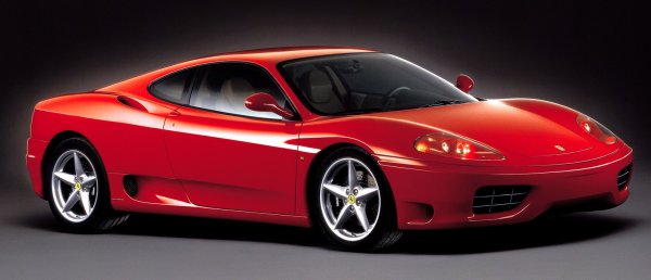 1999年～2005年に生産されたフェラーリ360モデナ。搭載されたエンジンは400ps／38.0kgmを発生する3.6L、V8