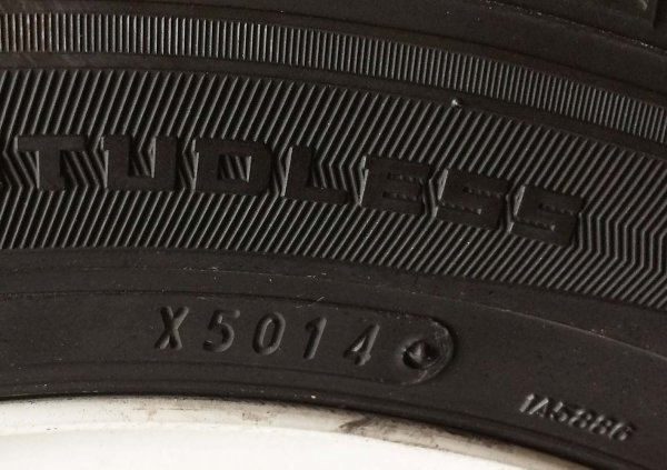 タイヤの製造年はサイドウォールに刻印されている。この写真の場合は5014がそれで、2014年の50週目（11月頃）に製造されたタイヤ